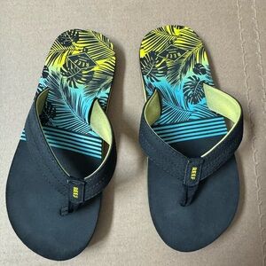 Boys Reef sandals size 1